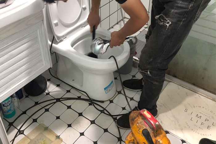 南召马桶堵塞自己疏通还是找师傅？专业上门服务让你省时更省心