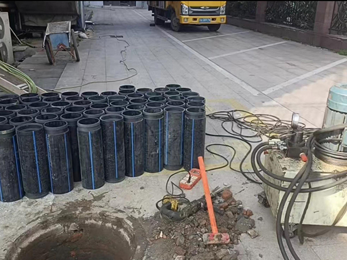 南召PE置换管厂家 DN315置换管 非开挖管短管置换